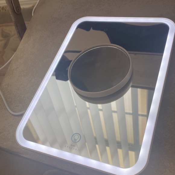 STYLPRO GLOW AND GO MIRROR 10x magnification - Picture 4 of 7